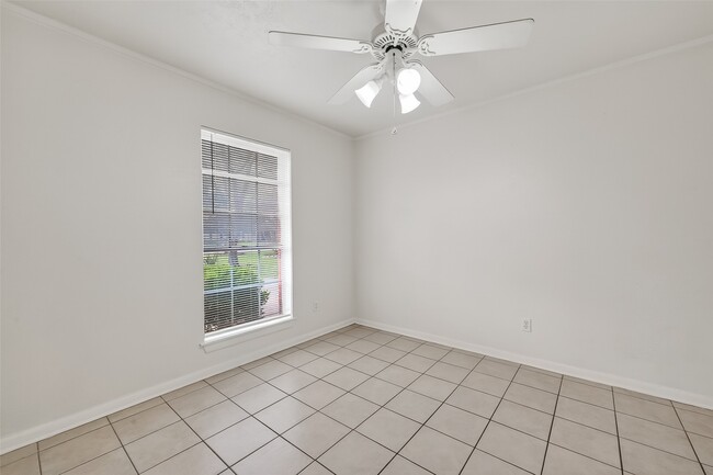 Building Photo - 2709 Lee Cir