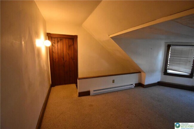 Building Photo - 204 N 9th St