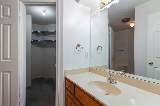 Building Photo - Great 3 Bed 2 Bath In Edmond