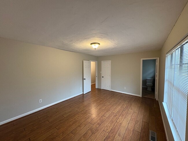 Building Photo - For Rent