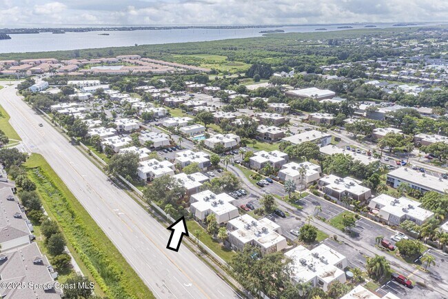 Building Photo - 1170 6th Ave