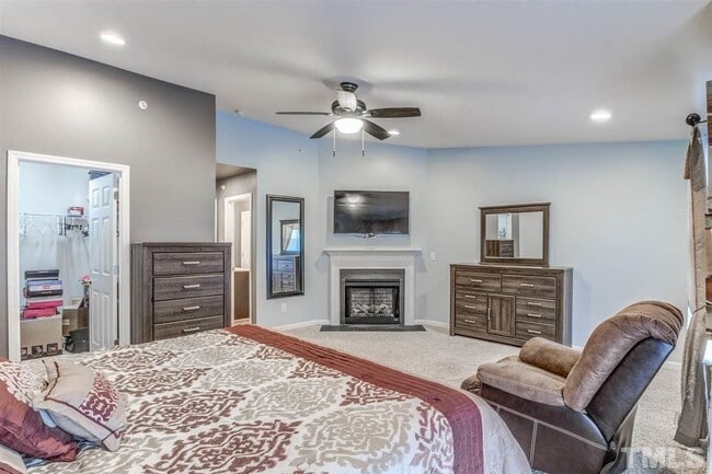 Building Photo - Fantastic 3 Story Townhome in East Raleigh...