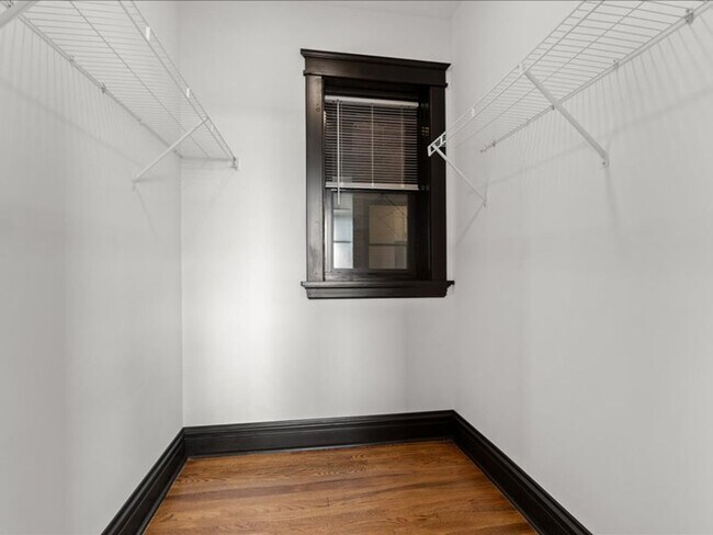 Building Photo - 4909 Lindenwood Ave