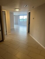 Building Photo - 400 E Colonial Dr