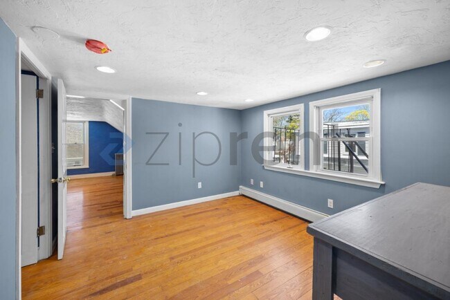 Building Photo - Unit 3F