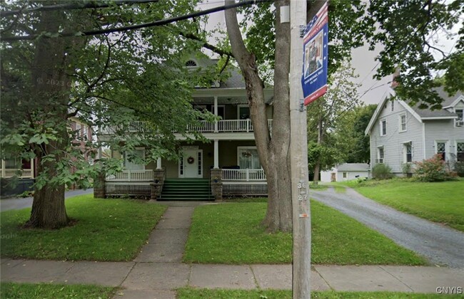 Primary Photo - 442 Main St