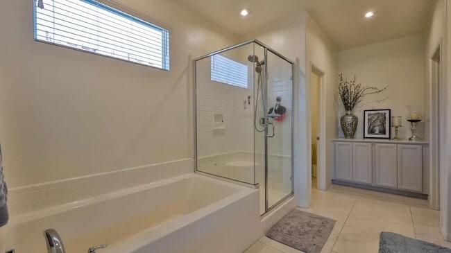 Building Photo - Beautiful Single-Story Home in the Prestig...