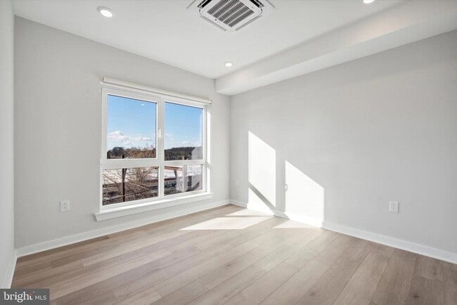 Building Photo - 3449 Scotts Ln