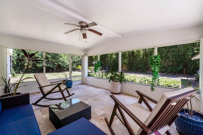 Building Photo - Hourglass District ~ Gorgeous 3/2.5 home w...