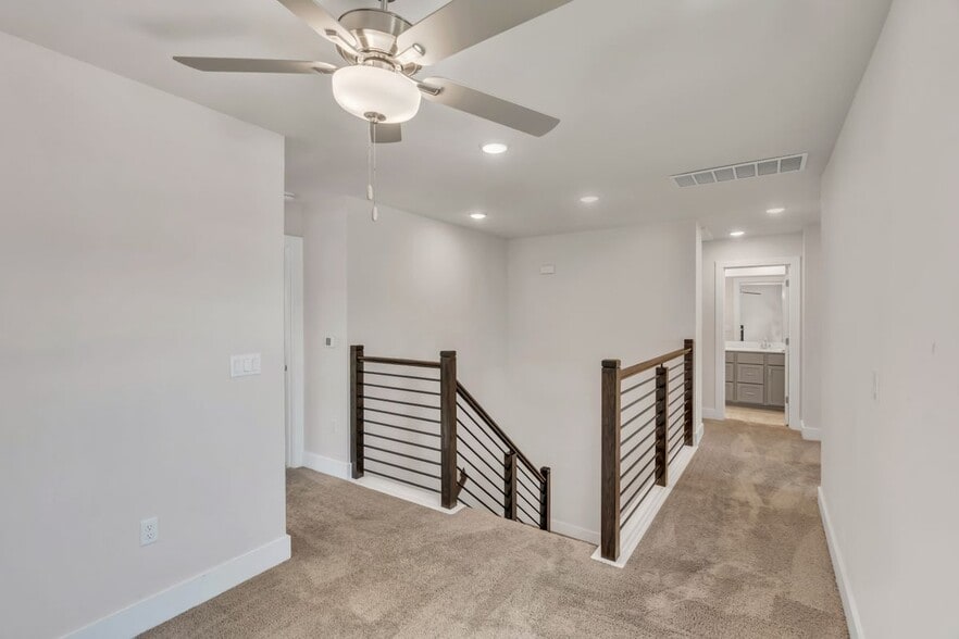 Building Photo - 15607 Ellinger Dr