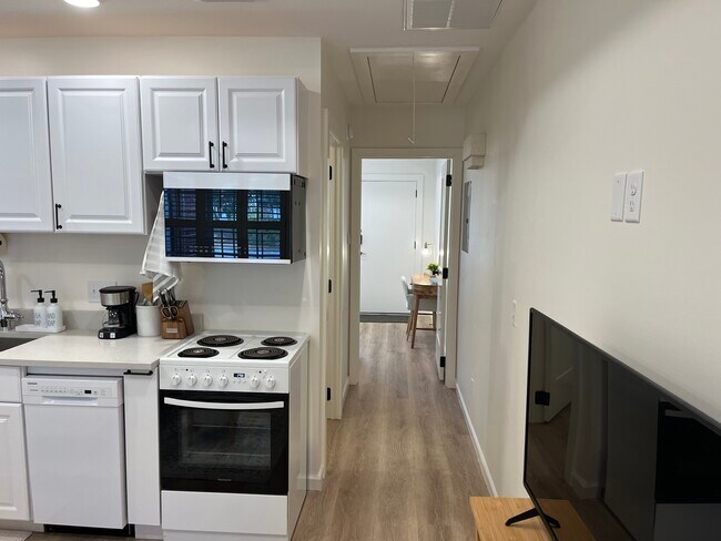 Building Photo - Furnished Columbus