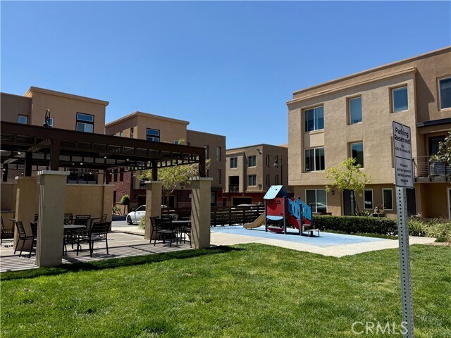 Building Photo - 422 W Rte 66