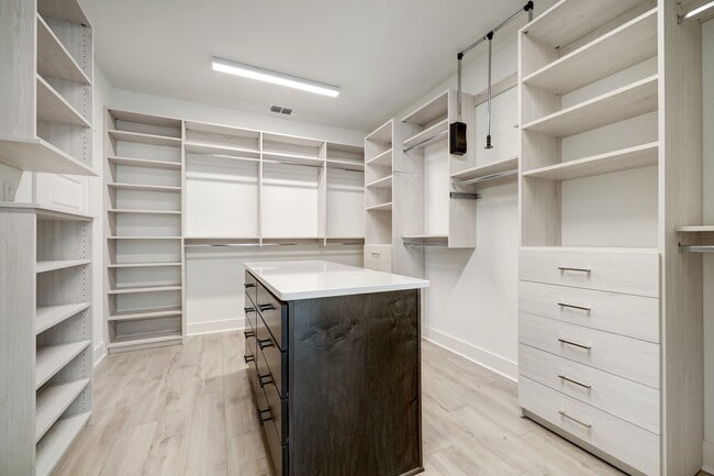 Building Photo - 3105 Somerset Levens Ln