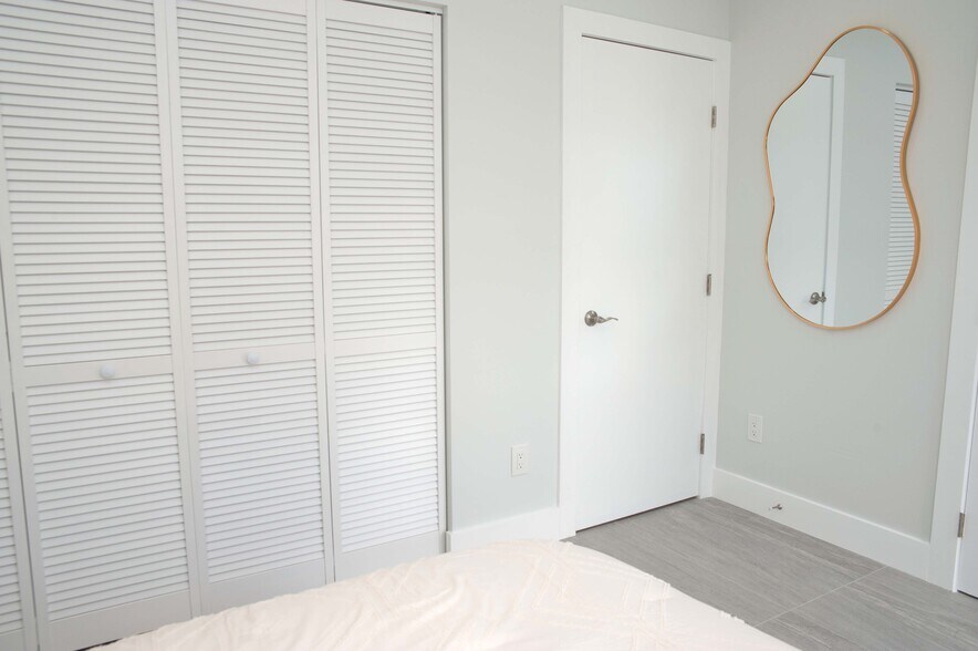 Building Photo - 4051 N Ocean Dr