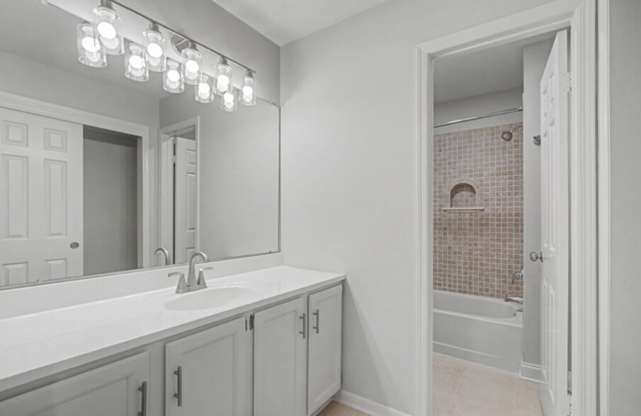 Building Photo - 6 Exeter Rd