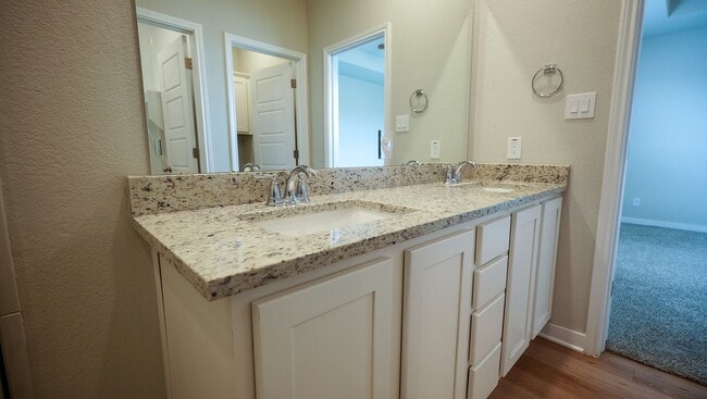 Building Photo - Stunning 3x2 Luxury Duplex in Buda, TX!