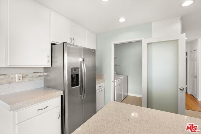 Building Photo - 4643 E 4th St