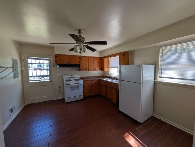 Building Photo - 2311 Plantation Dr