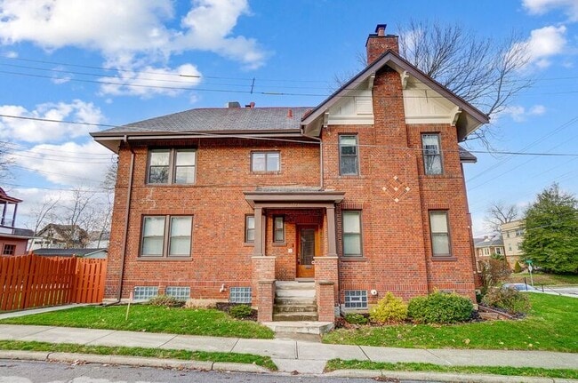 Building Photo - 2881 Observatory Ave