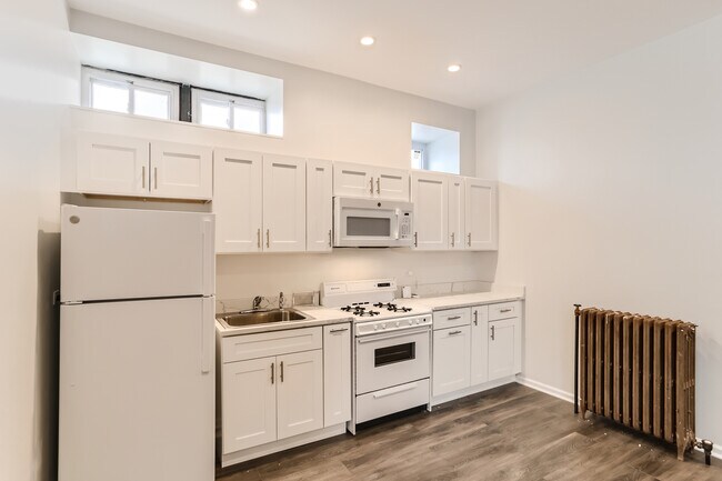 Building Photo - 226 E Illinois St