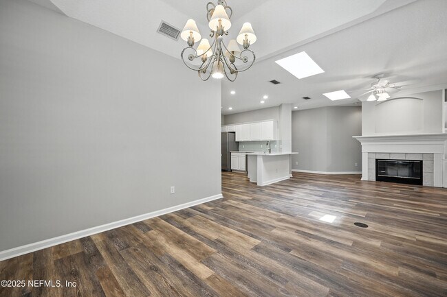 Building Photo - 4565 E Seneca Dr