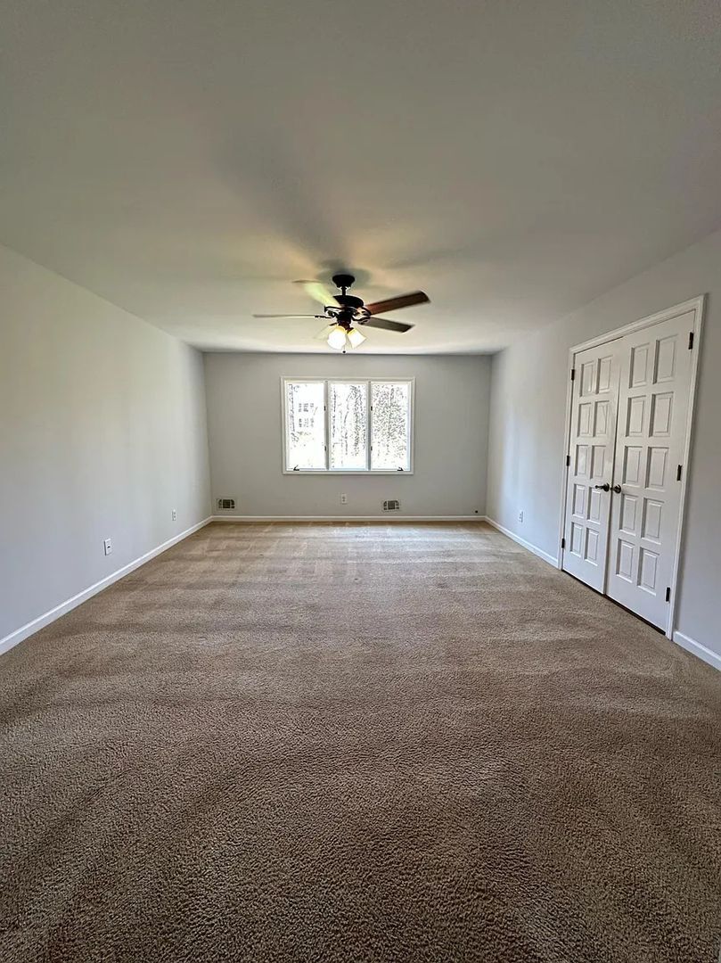 Building Photo - 194 Millbrook Farm Rd