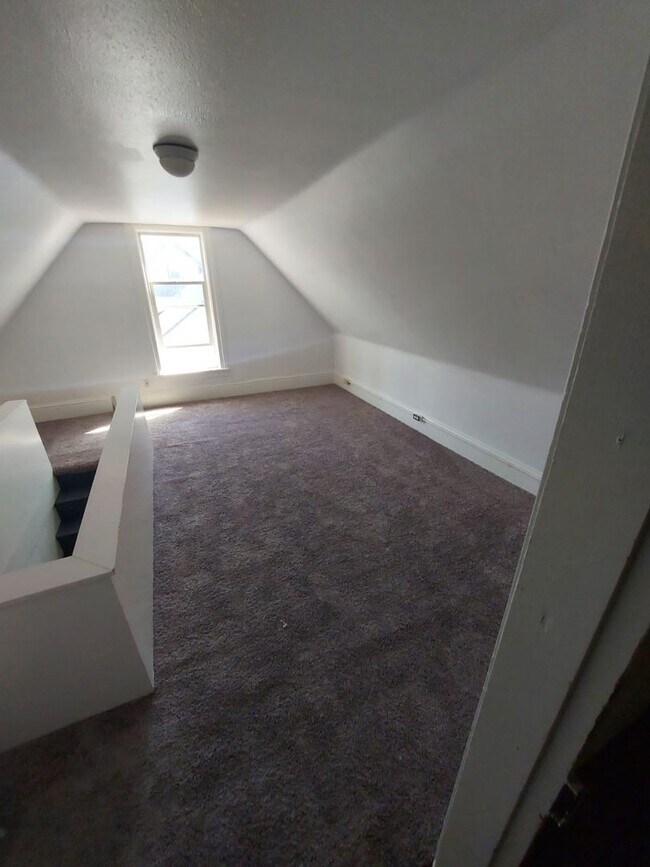 Building Photo - Charming Tacoma Home on a Peaceful Corner Lot!