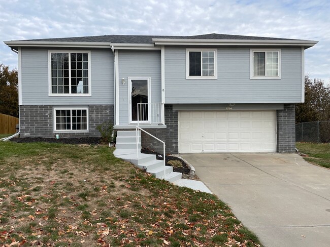 Building Photo - Beautiful Home in Bellevue for Rent!!!