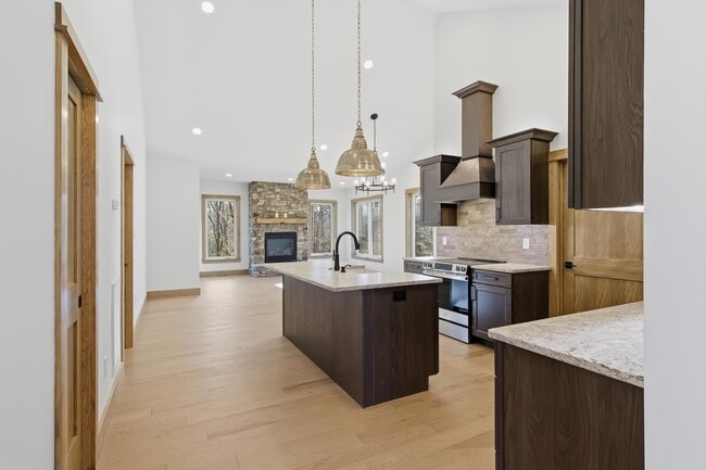 Building Photo - 106 Fairway Cir