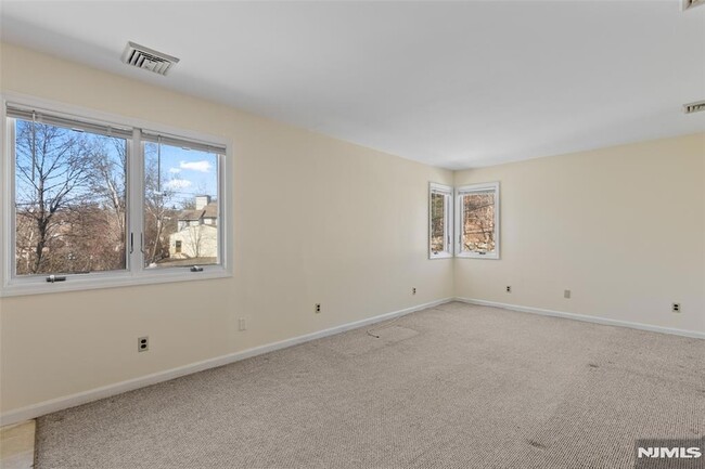 Building Photo - 146 Main St