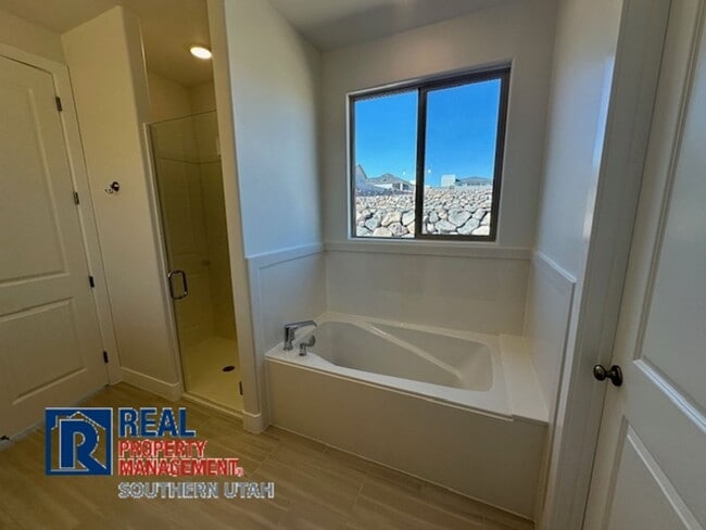Building Photo - Large Home in Firerock
