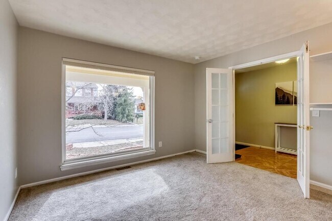 Building Photo - 3149 Oak Cir N