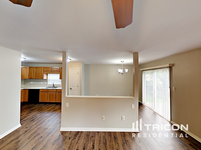 Building Photo - 928 Webb Dr