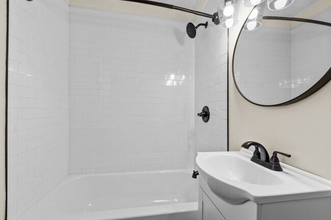 Building Photo - Spacious 1 Bedroom Duplex in Trinity Park, blocks from Duke! - Renovated & Pet Friendly