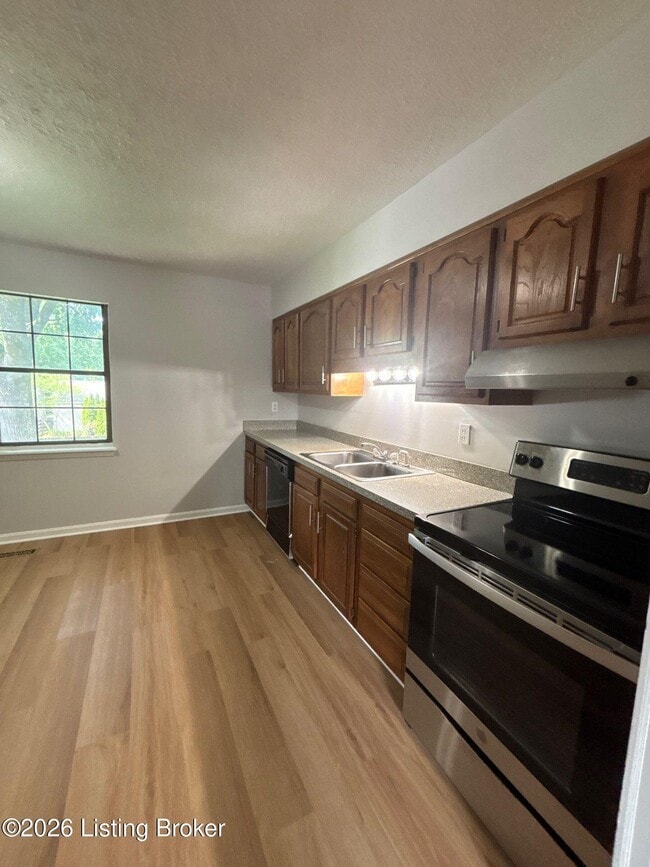 Building Photo - 418 Lyndon Ln