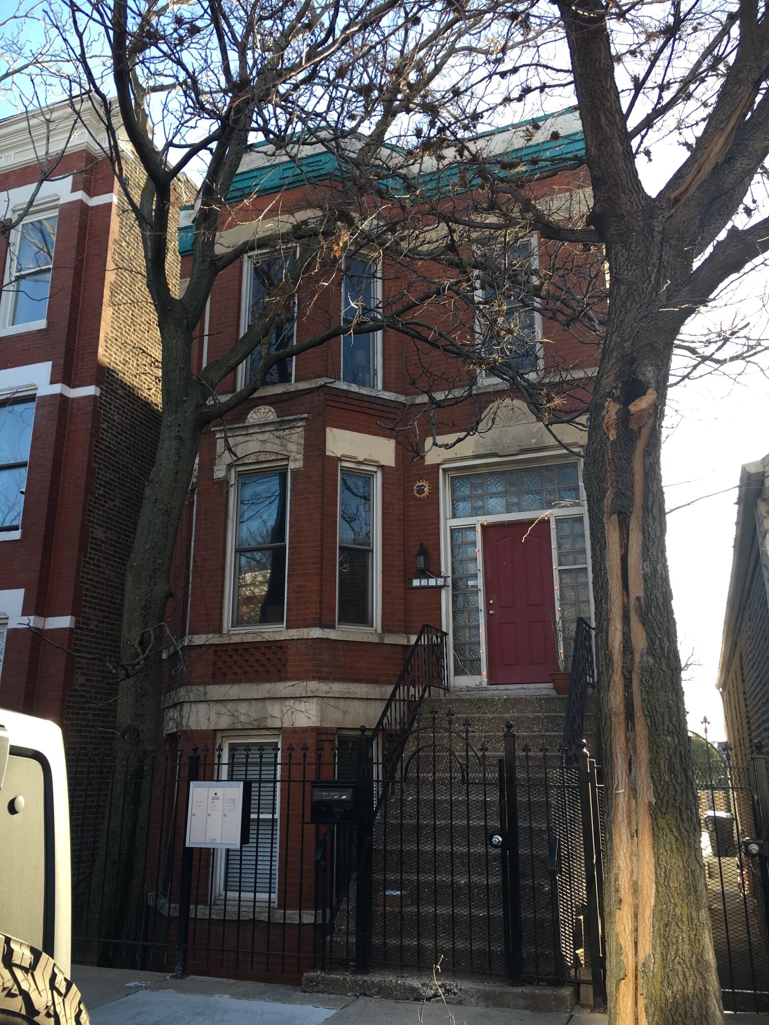 Building - 2309 S Leavitt St