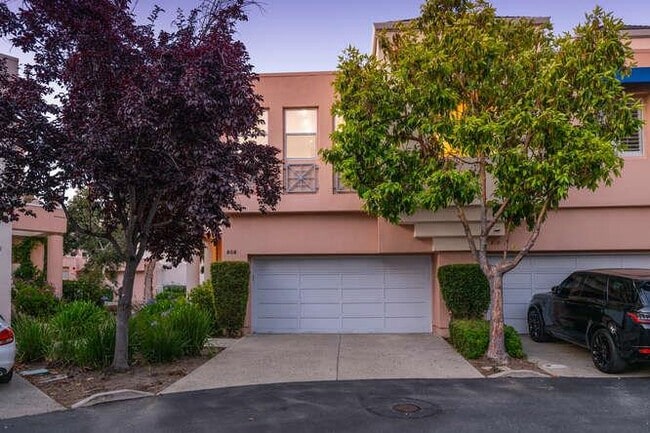 Building Photo - 808 Lakeshore Dr.