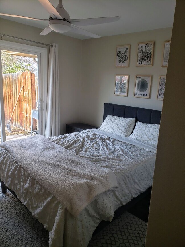 Building Photo - Stylishly Updated 2BR Townhome Near City Park Denver