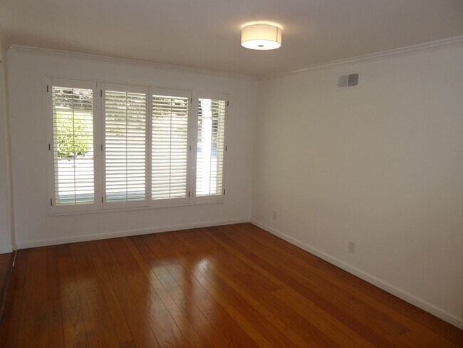 Building Photo - SPACIOUS AND SECLUDED THREE BED / TWO BATH HOME IN ROSS WITH POOL