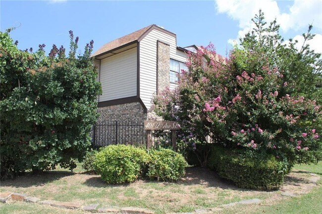 Primary Photo - 401 12th Ave SE