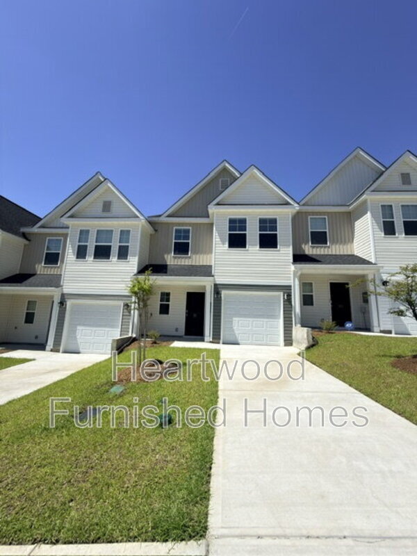 Building Photo - 121 Bartlett Dr
