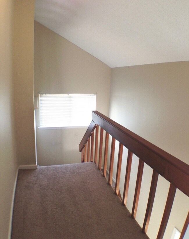 Building Photo - Beautiful and Waterfront!