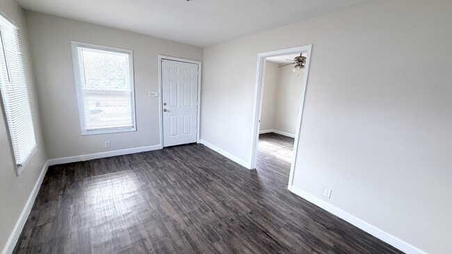 Building Photo - 608 Ravenswood Dr