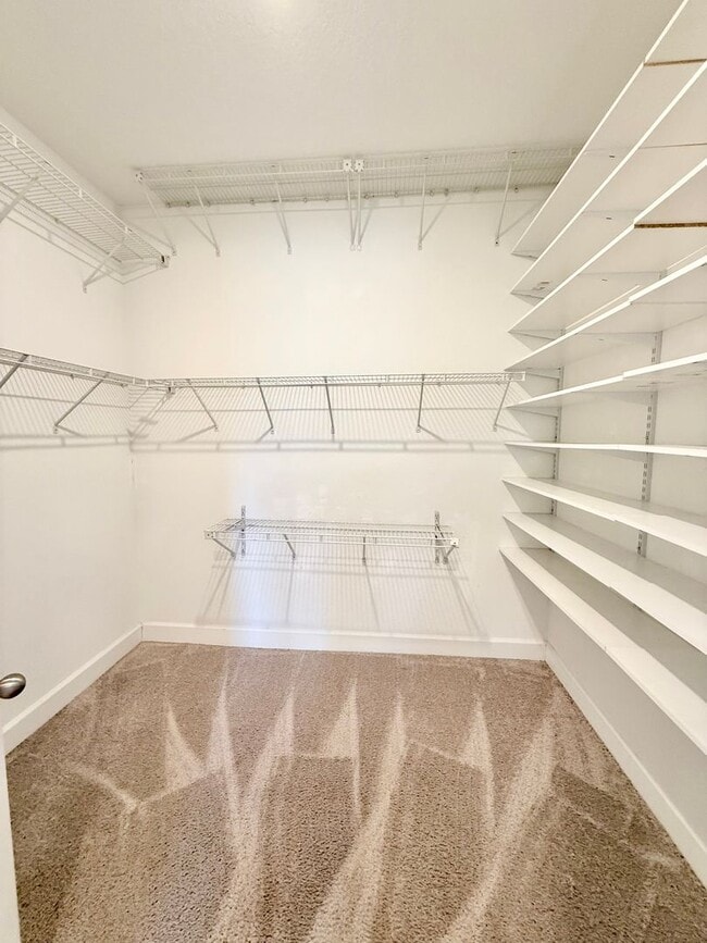 Building Photo - Lifestyle upgrade: Sleek 3Bedrooms/2Baths home in Leesburg’s Seasons at Hillside!