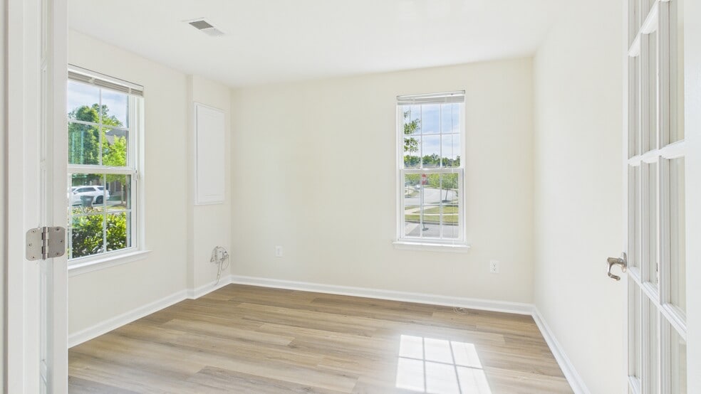 Building Photo - 5423 Saint Rita Dr