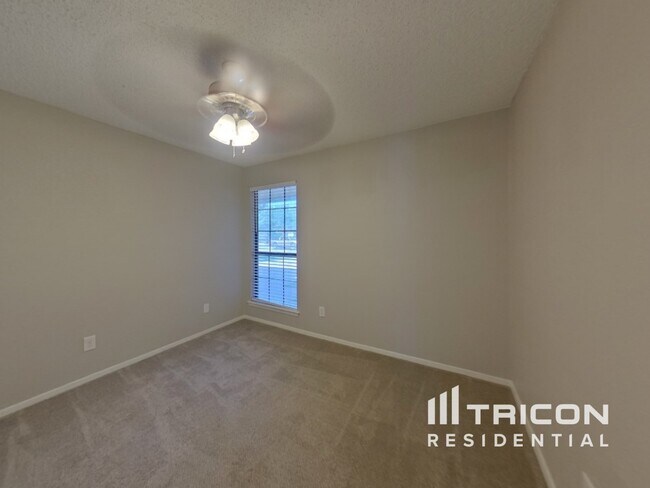 Building Photo - 8033 Berrybrook Dr