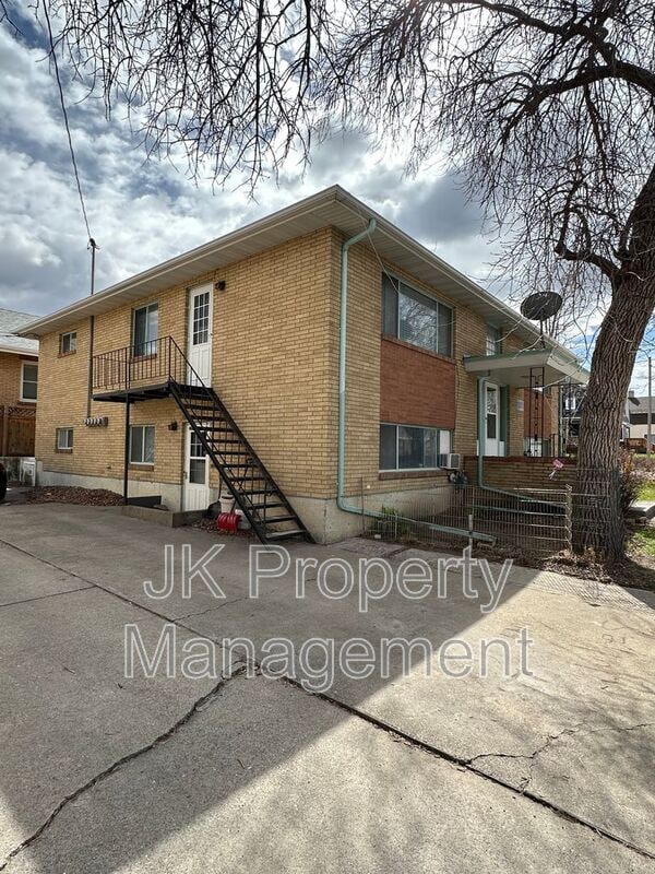 Building Photo - 23 11th St S