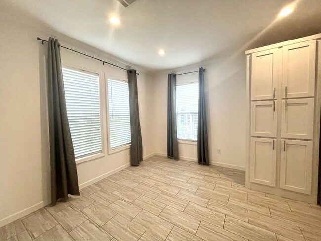 Building Photo - 402 Morristown Cay