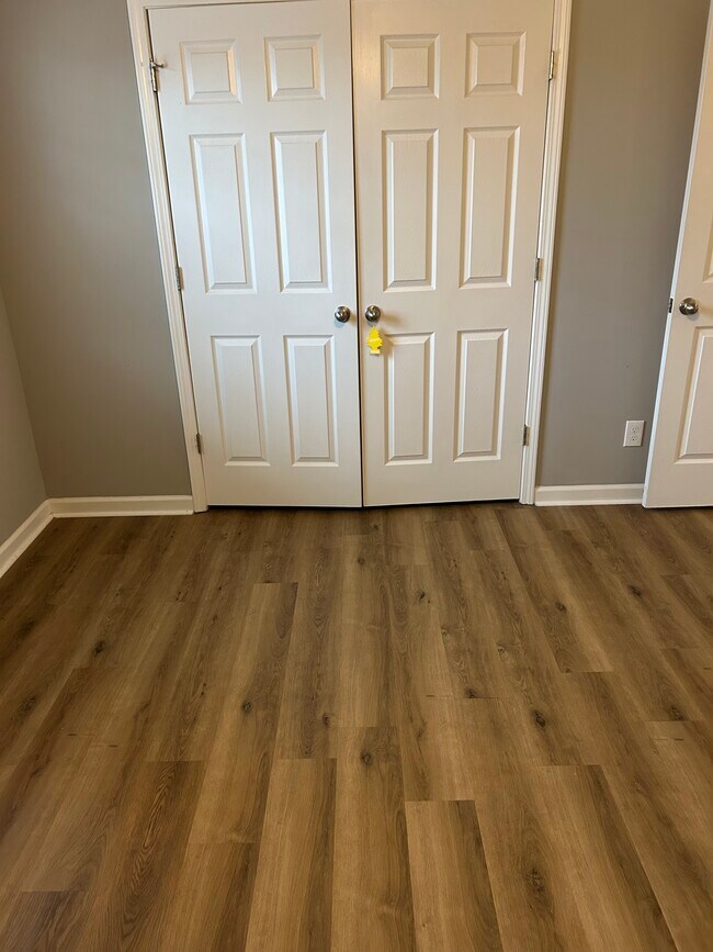 Building Photo - 110 Creekwood Ave