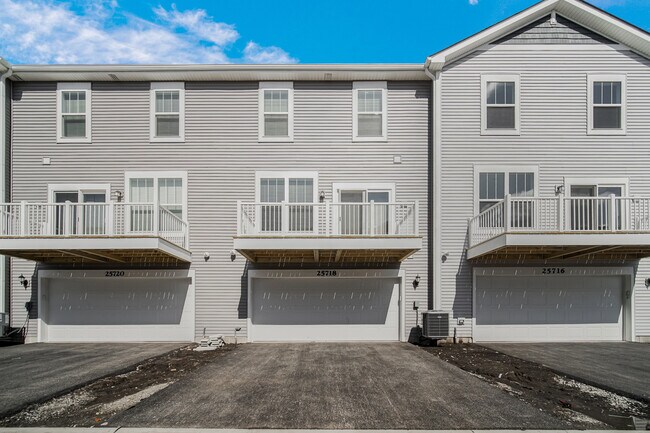 Building Photo - 25718 W Yorkshire Dr